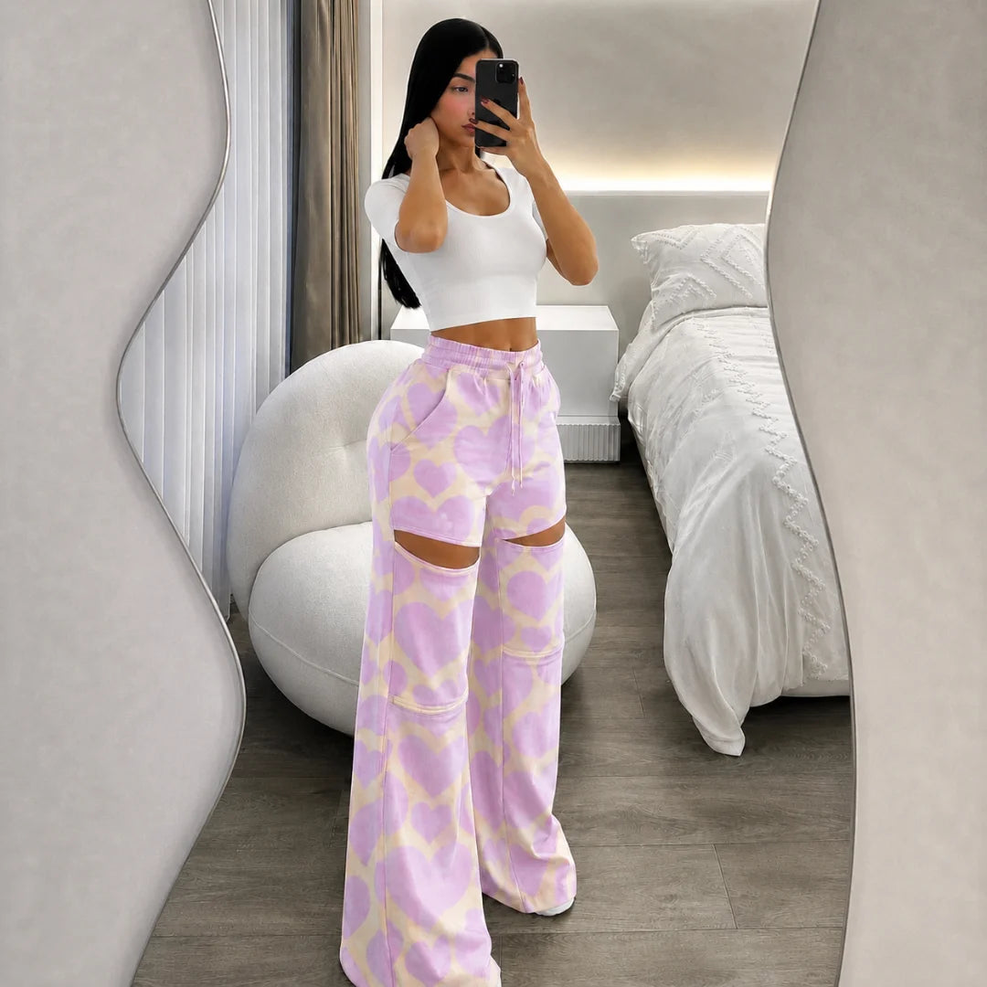 Conjunto Alma para mujer con blusa en algodón licrado y pantalón SCUBA de corazones lila | MATTEA