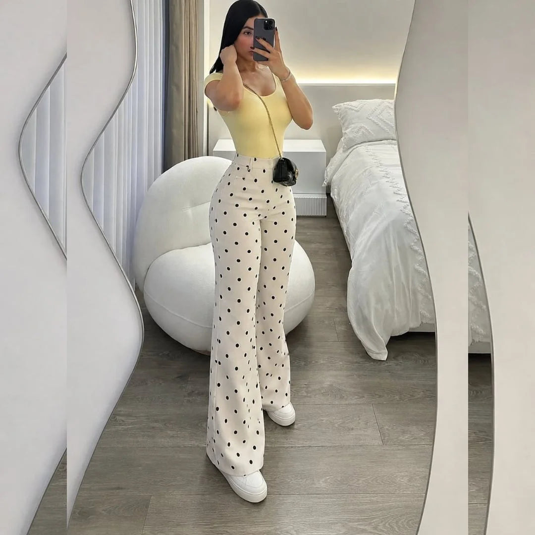 Conjunto Luciana amarillo con blusa ajustada y pantalón palazzo de lunares en scuba | MATTEA
