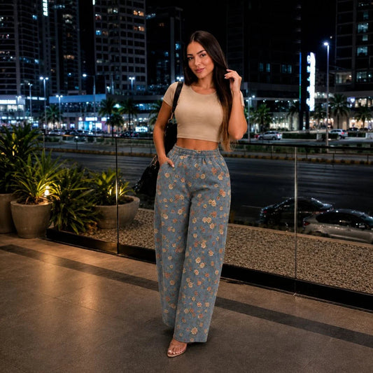 Aurora conjunto femenino beige con pantalón floral azul de pierna amplia | MATTEA