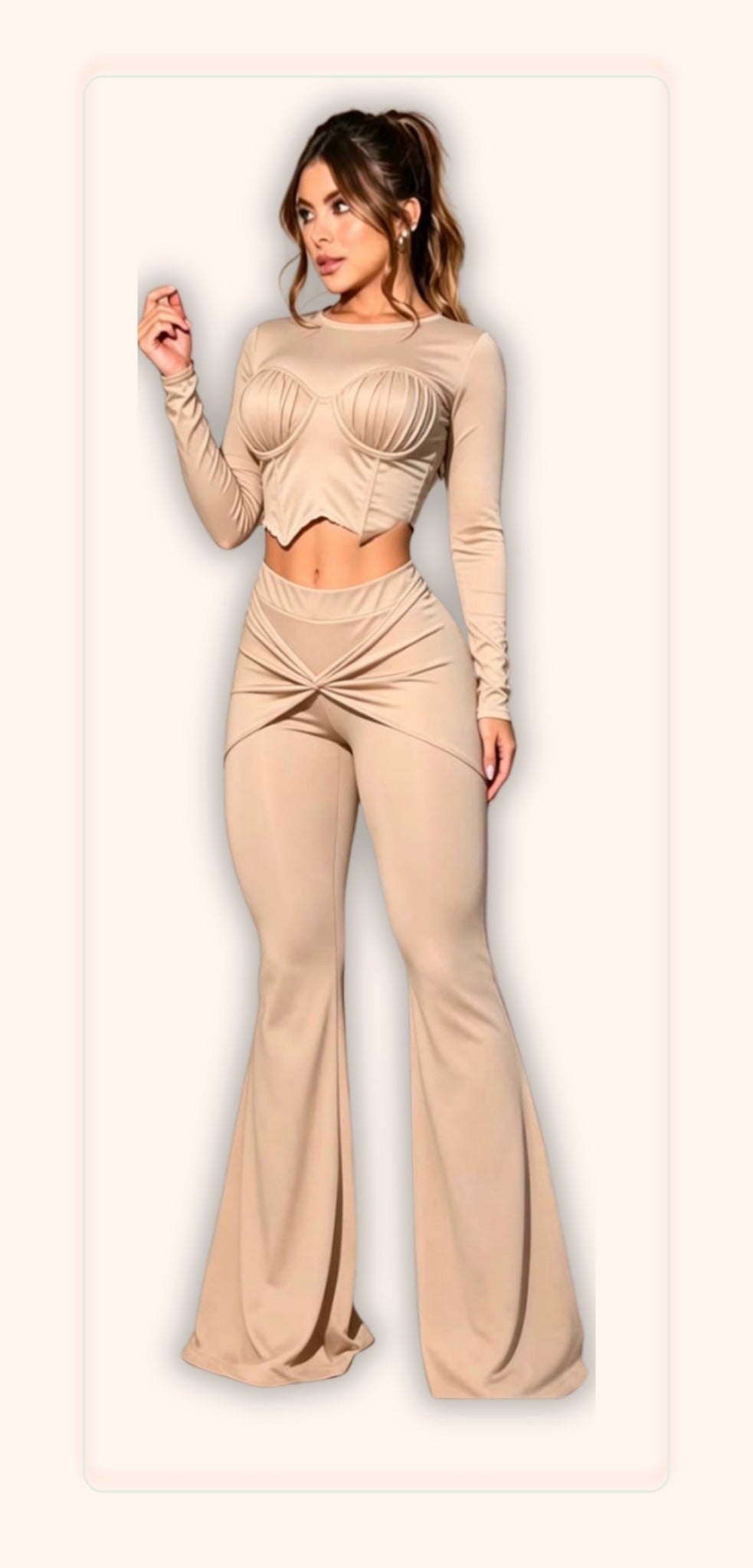 Conjunto corsé beige de manga larga con pantalón campana en Licra Amorella