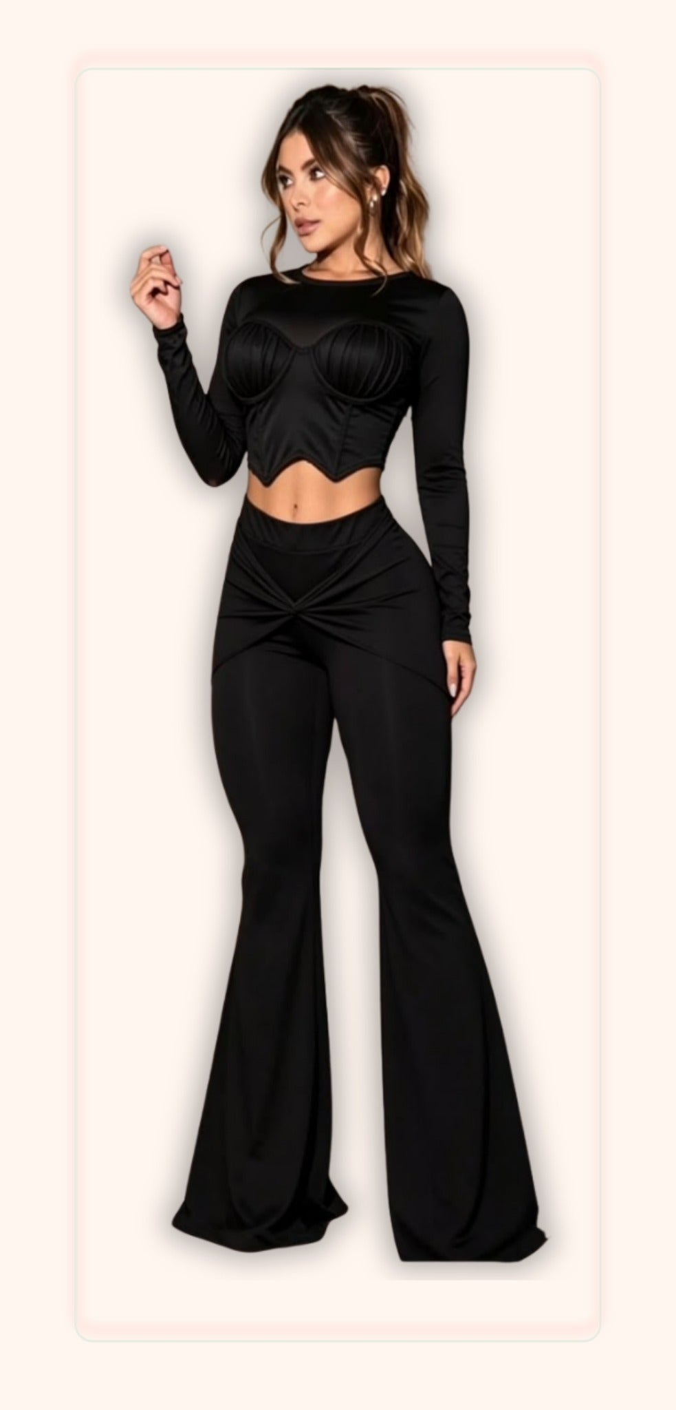 Conjunto corsé negro de manga larga con pantalón campana en Licra Amorella
