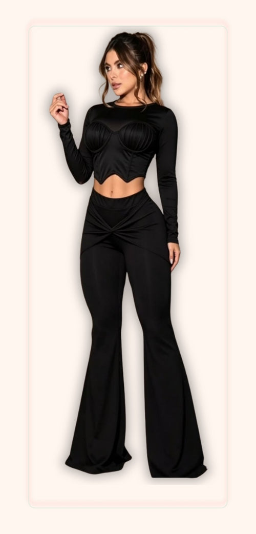 Conjunto corsé negro de manga larga con pantalón campana en Licra Amorella