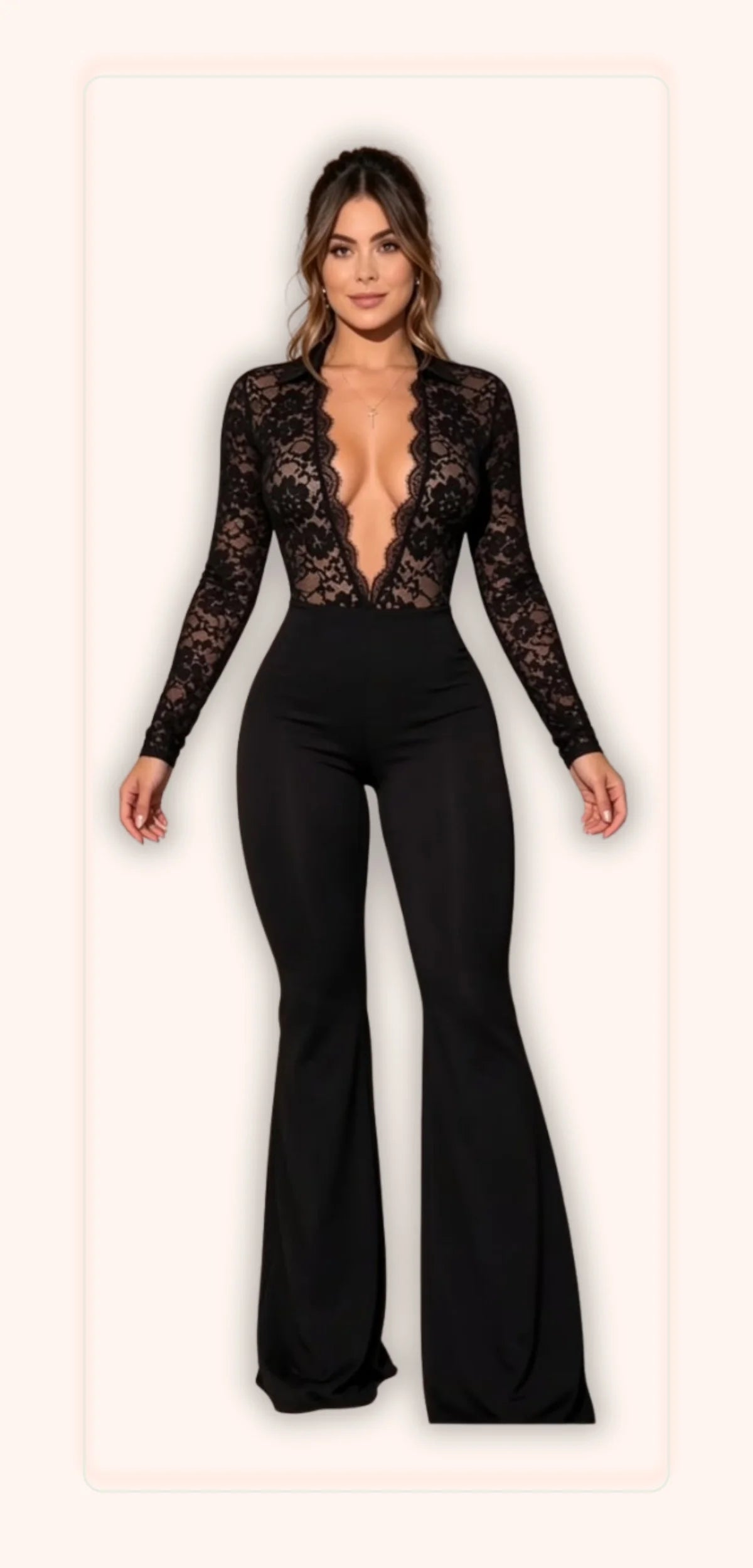Enterizo negro con escote profundo en V, manga larga de blonda floral y pantalón bota campana en Licra Amorella. Disponible en talla única.